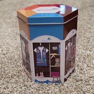 COLLECTIBLE 2018 Girl Scout Hinged Tin Trophy Nut Company EUC 13
